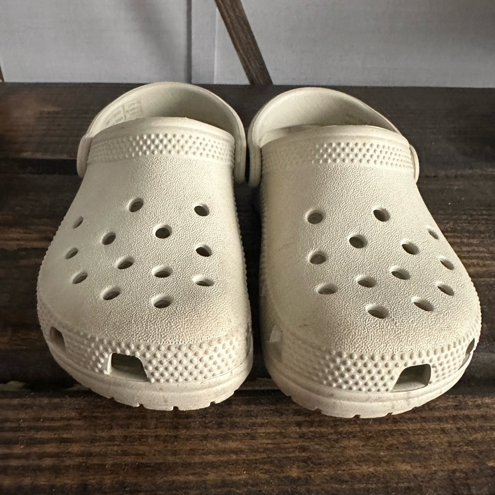 CROCS Cream Sandals with Ventilation and Heel Strap